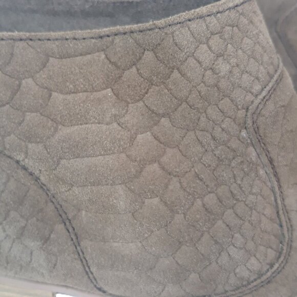 Seychelles Textured Suede Leather Taupe Booties 7.5 - Picture 2 of 3
